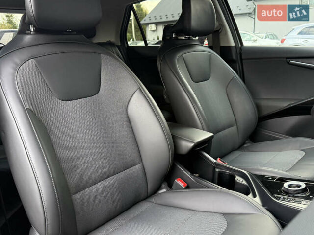 Сірий Кіа Niro, об'ємом двигуна 0 л та пробігом 35 тис. км за 23900 $, фото 59 на Automoto.ua