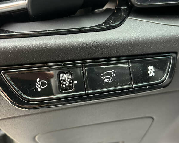 Сірий Кіа Niro, об'ємом двигуна 0 л та пробігом 43 тис. км за 25800 $, фото 23 на Automoto.ua