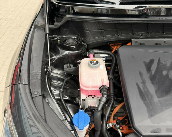 Сірий Кіа Niro, об'ємом двигуна 0 л та пробігом 43 тис. км за 25800 $, фото 49 на Automoto.ua