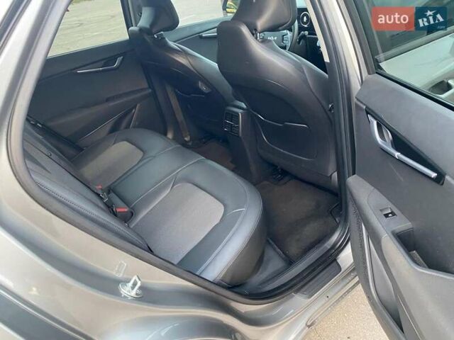 Серый Киа Niro, объемом двигателя 0 л и пробегом 170 тыс. км за 20500 $, фото 7 на Automoto.ua