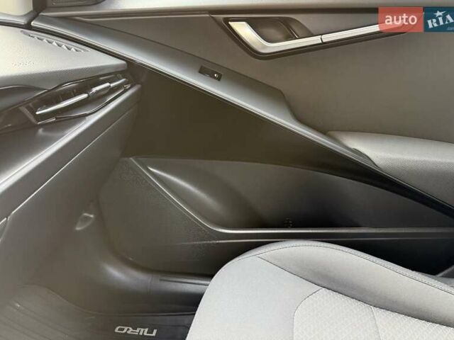Сірий Кіа Niro, об'ємом двигуна 0 л та пробігом 42 тис. км за 25950 $, фото 122 на Automoto.ua