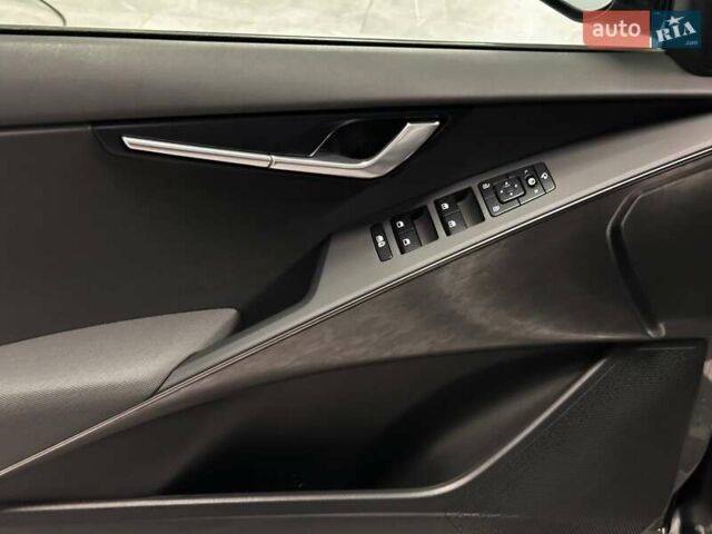 Серый Киа Niro, объемом двигателя 0 л и пробегом 32 тыс. км за 27700 $, фото 14 на Automoto.ua