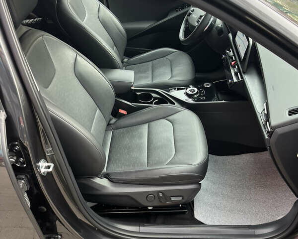 Сірий Кіа Niro, об'ємом двигуна 0 л та пробігом 43 тис. км за 25800 $, фото 32 на Automoto.ua