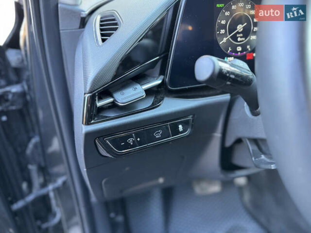 Сірий Кіа Niro, об'ємом двигуна 0 л та пробігом 50 тис. км за 23500 $, фото 17 на Automoto.ua