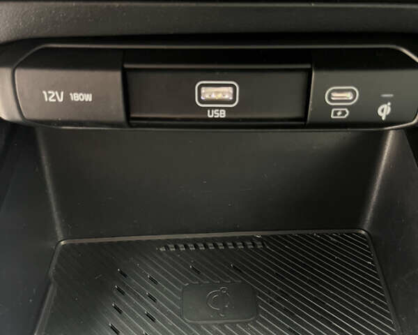 Сірий Кіа Niro, об'ємом двигуна 0 л та пробігом 43 тис. км за 25800 $, фото 26 на Automoto.ua