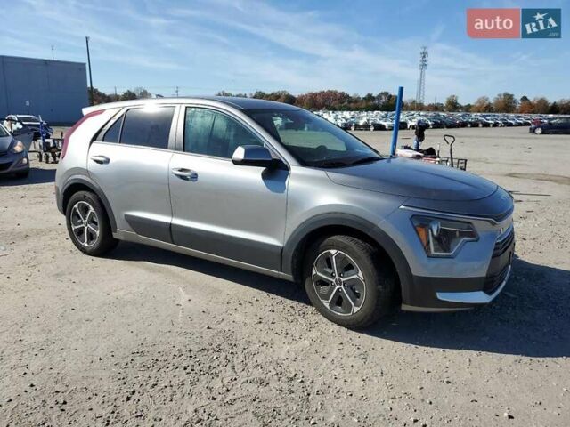 Сірий Кіа Niro, об'ємом двигуна 1.58 л та пробігом 44 тис. км за 6300 $, фото 3 на Automoto.ua