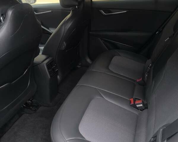 Серый Киа Niro, объемом двигателя 0 л и пробегом 86 тыс. км за 16500 $, фото 12 на Automoto.ua