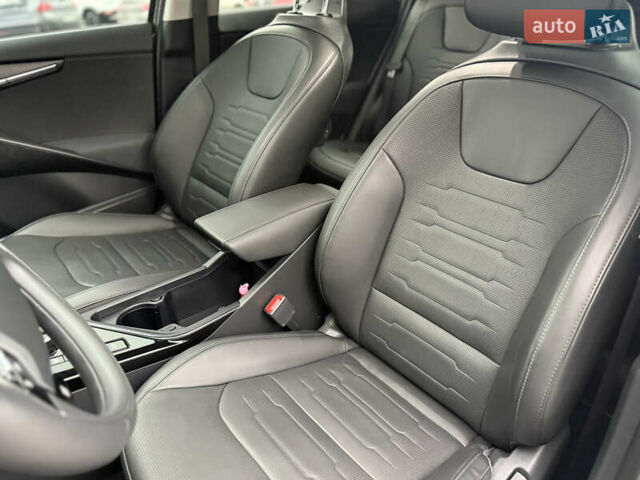 Серый Киа Niro, объемом двигателя 0 л и пробегом 54 тыс. км за 26700 $, фото 63 на Automoto.ua