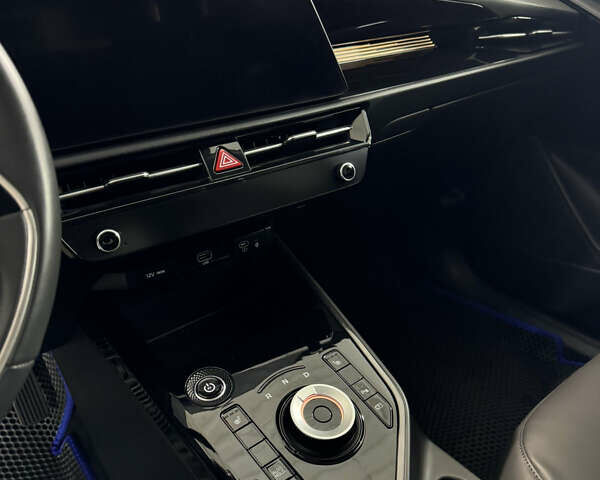 Серый Киа Niro, объемом двигателя 0 л и пробегом 67 тыс. км за 23900 $, фото 5 на Automoto.ua