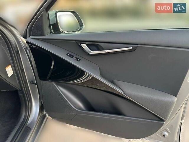 Серый Киа Niro, объемом двигателя 0 л и пробегом 34 тыс. км за 24000 $, фото 8 на Automoto.ua