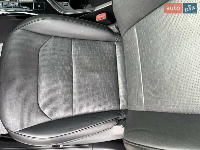 Серый Киа Niro, объемом двигателя 0 л и пробегом 43 тыс. км за 26700 $, фото 17 на Automoto.ua