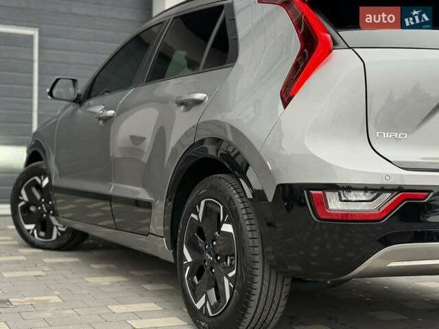 Серый Киа Niro, объемом двигателя 0 л и пробегом 54 тыс. км за 26700 $, фото 41 на Automoto.ua