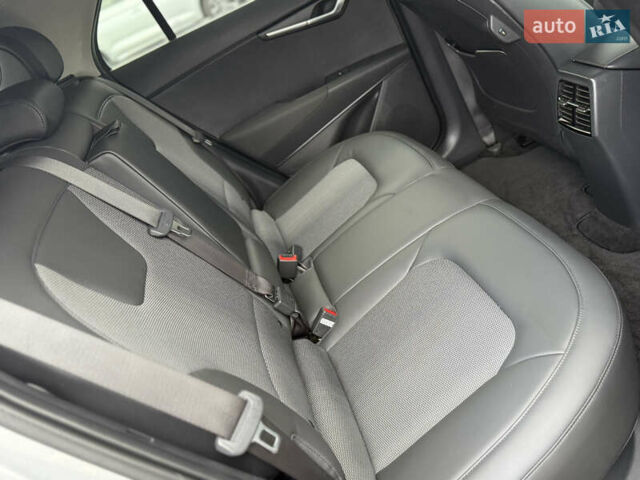 Сірий Кіа Niro, об'ємом двигуна 0 л та пробігом 35 тис. км за 23900 $, фото 78 на Automoto.ua
