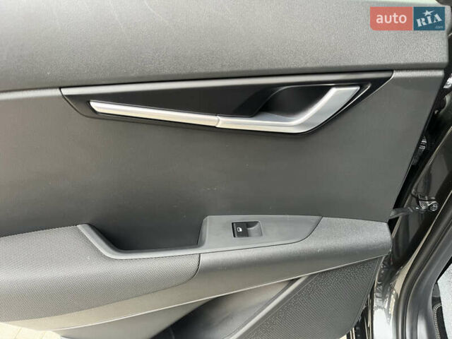 Серый Киа Niro, объемом двигателя 0 л и пробегом 43 тыс. км за 26700 $, фото 40 на Automoto.ua