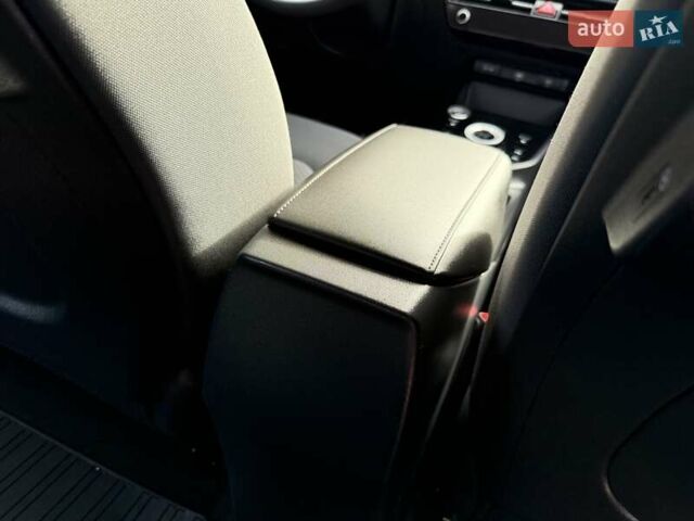 Сірий Кіа Niro, об'ємом двигуна 0 л та пробігом 42 тис. км за 25950 $, фото 159 на Automoto.ua