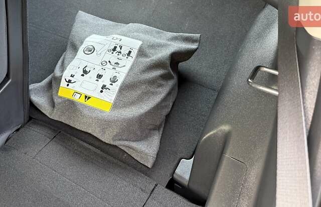 Сірий Кіа Niro, об'ємом двигуна 0 л та пробігом 42 тис. км за 25950 $, фото 140 на Automoto.ua