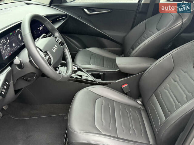 Серый Киа Niro, объемом двигателя 0 л и пробегом 54 тыс. км за 26700 $, фото 60 на Automoto.ua