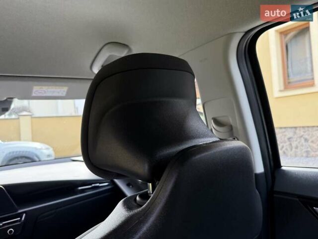 Сірий Кіа Niro, об'ємом двигуна 0 л та пробігом 42 тис. км за 25950 $, фото 136 на Automoto.ua