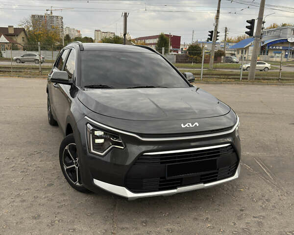 Сірий Кіа Niro, об'ємом двигуна 1.58 л та пробігом 5 тис. км за 24000 $, фото 1 на Automoto.ua