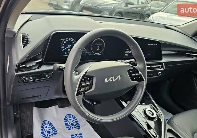Серый Киа Niro, объемом двигателя 0 л и пробегом 30 тыс. км за 33800 $, фото 1 на Automoto.ua
