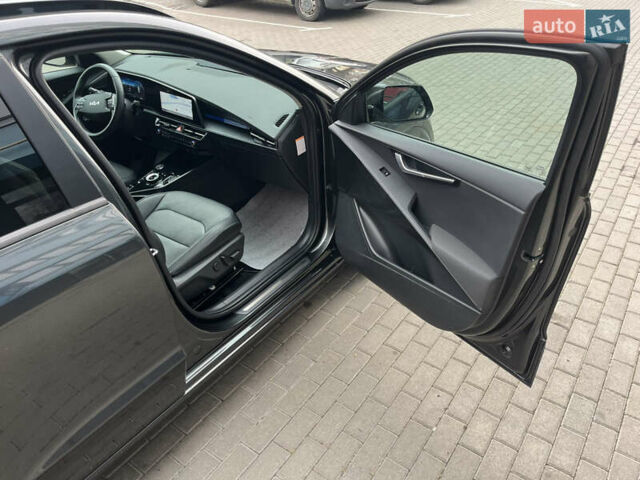 Серый Киа Niro, объемом двигателя 0 л и пробегом 43 тыс. км за 26700 $, фото 31 на Automoto.ua