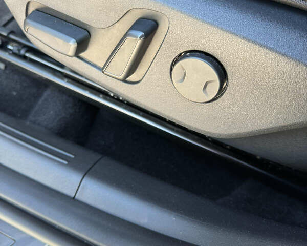 Серый Киа Niro, объемом двигателя 0 л и пробегом 32 тыс. км за 24800 $, фото 13 на Automoto.ua