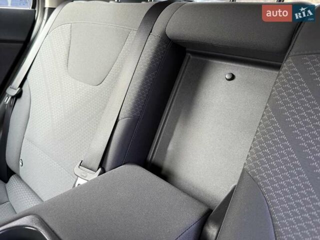 Сірий Кіа Niro, об'ємом двигуна 0 л та пробігом 42 тис. км за 25950 $, фото 131 на Automoto.ua