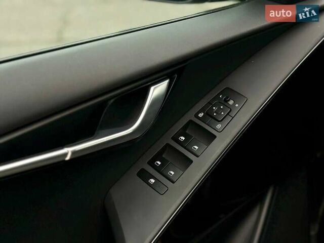 Серый Киа Niro, объемом двигателя 0 л и пробегом 8 тыс. км за 24900 $, фото 10 на Automoto.ua