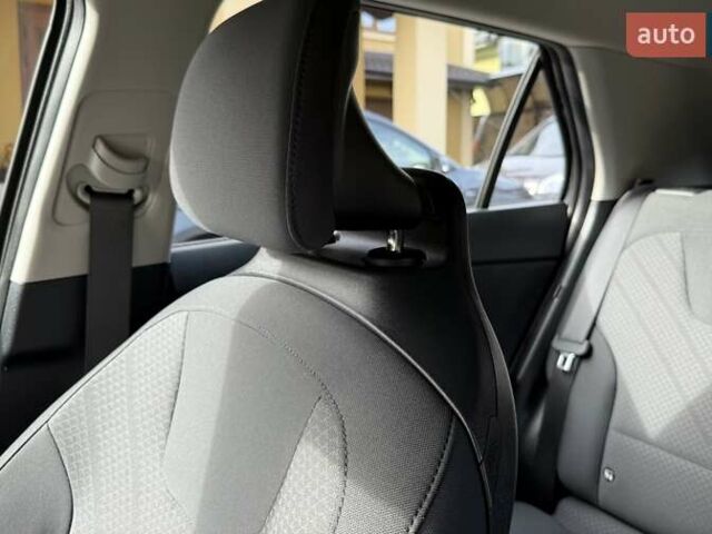 Сірий Кіа Niro, об'ємом двигуна 0 л та пробігом 42 тис. км за 25950 $, фото 104 на Automoto.ua