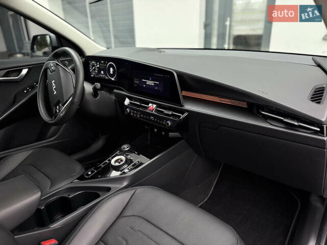 Серый Киа Niro, объемом двигателя 0 л и пробегом 54 тыс. км за 26700 $, фото 51 на Automoto.ua