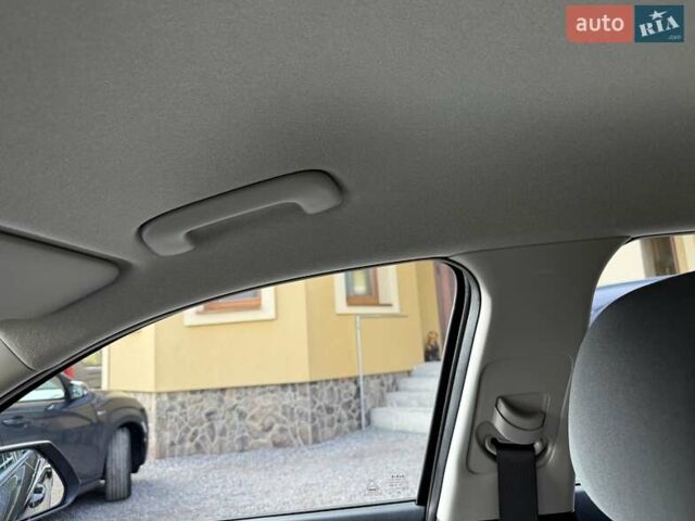 Сірий Кіа Niro, об'ємом двигуна 0 л та пробігом 42 тис. км за 25950 $, фото 117 на Automoto.ua