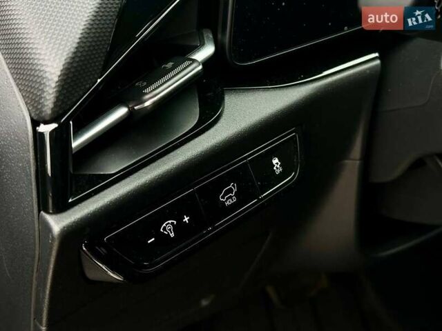 Серый Киа Niro, объемом двигателя 0 л и пробегом 8 тыс. км за 24900 $, фото 17 на Automoto.ua