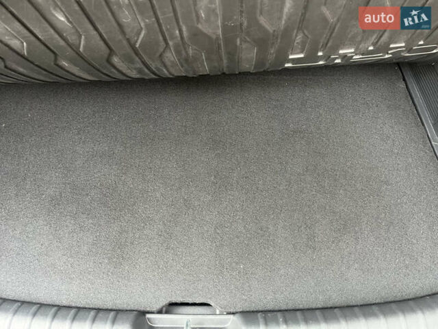 Серый Киа Niro, объемом двигателя 0 л и пробегом 43 тыс. км за 26700 $, фото 45 на Automoto.ua