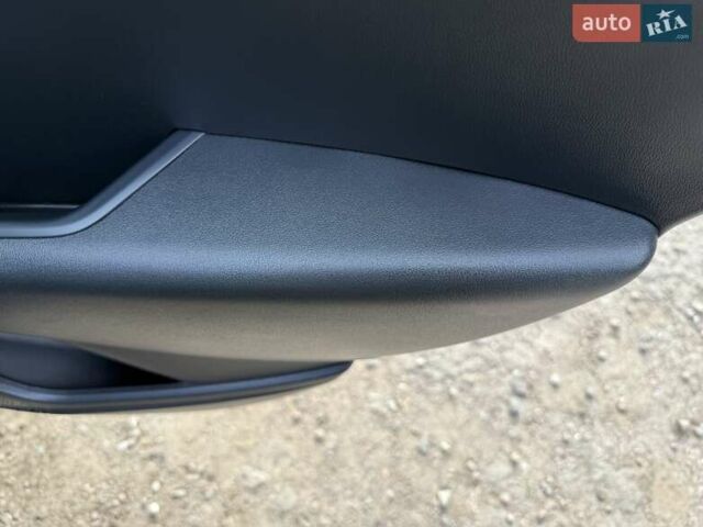 Сірий Кіа Niro, об'ємом двигуна 0 л та пробігом 42 тис. км за 25950 $, фото 153 на Automoto.ua