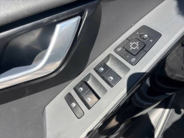 Серый Киа Niro, объемом двигателя 0 л и пробегом 19 тыс. км за 14600 $, фото 14 на Automoto.ua