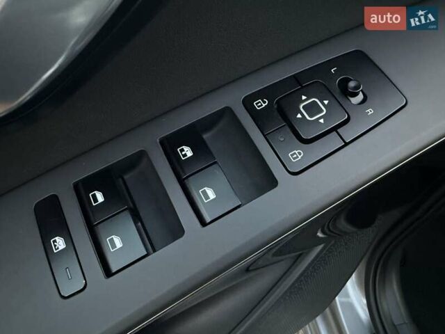 Серый Киа Niro, объемом двигателя 0 л и пробегом 118 тыс. км за 21999 $, фото 34 на Automoto.ua