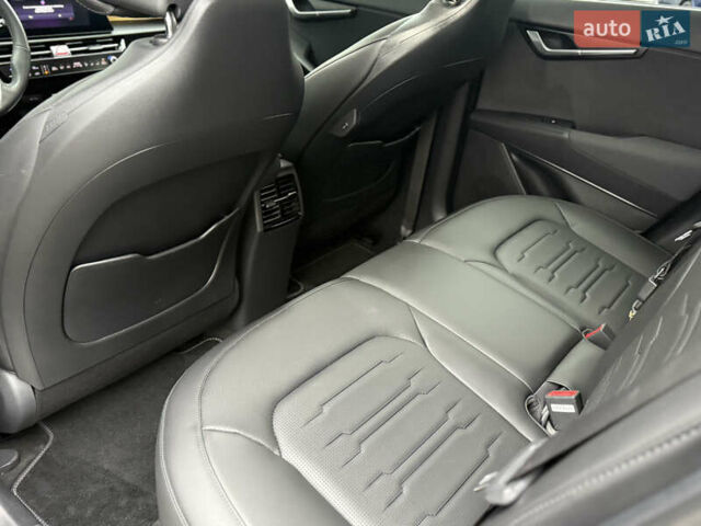 Серый Киа Niro, объемом двигателя 0 л и пробегом 54 тыс. км за 26700 $, фото 89 на Automoto.ua