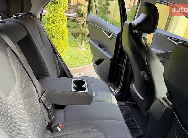 Сірий Кіа Niro, об'ємом двигуна 0 л та пробігом 42 тис. км за 25950 $, фото 79 на Automoto.ua