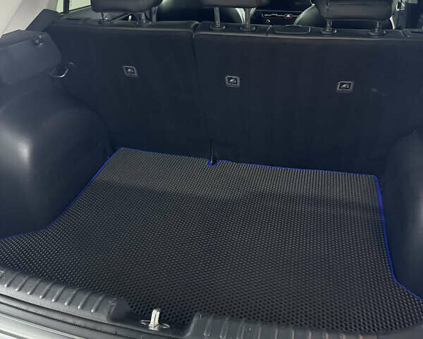 Серый Киа Niro, объемом двигателя 0 л и пробегом 67 тыс. км за 23900 $, фото 4 на Automoto.ua