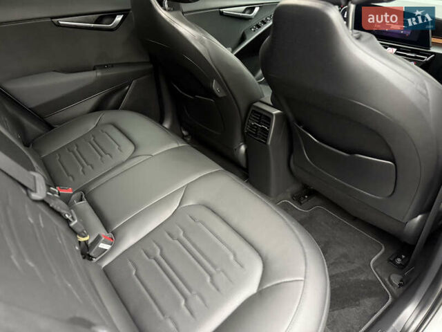 Серый Киа Niro, объемом двигателя 0 л и пробегом 54 тыс. км за 26700 $, фото 95 на Automoto.ua