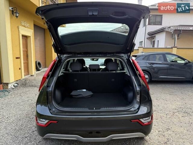 Сірий Кіа Niro, об'ємом двигуна 0 л та пробігом 42 тис. км за 25950 $, фото 141 на Automoto.ua