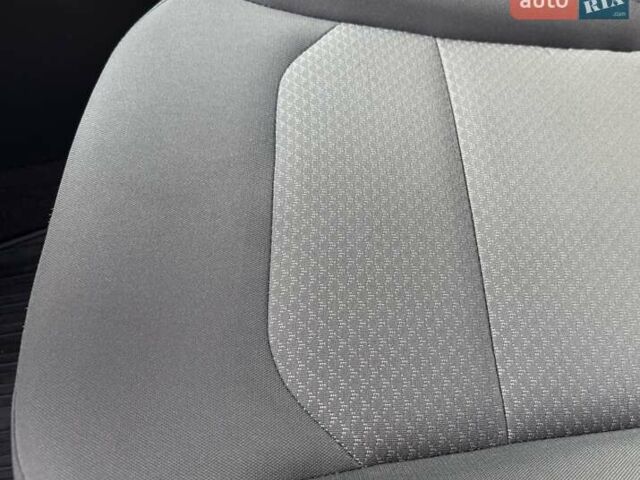 Сірий Кіа Niro, об'ємом двигуна 0 л та пробігом 42 тис. км за 25950 $, фото 111 на Automoto.ua