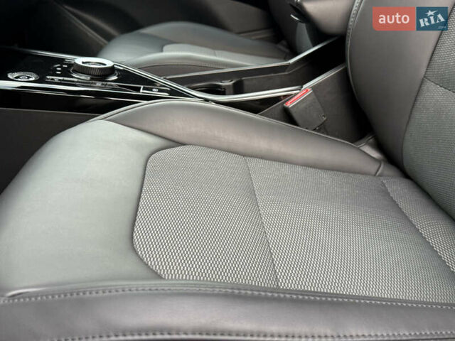 Сірий Кіа Niro, об'ємом двигуна 0 л та пробігом 35 тис. км за 23900 $, фото 52 на Automoto.ua