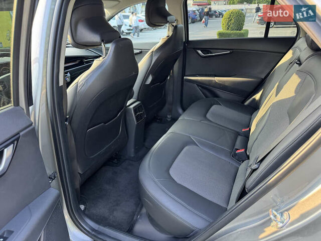 Серый Киа Niro, объемом двигателя 0 л и пробегом 49 тыс. км за 23600 $, фото 9 на Automoto.ua