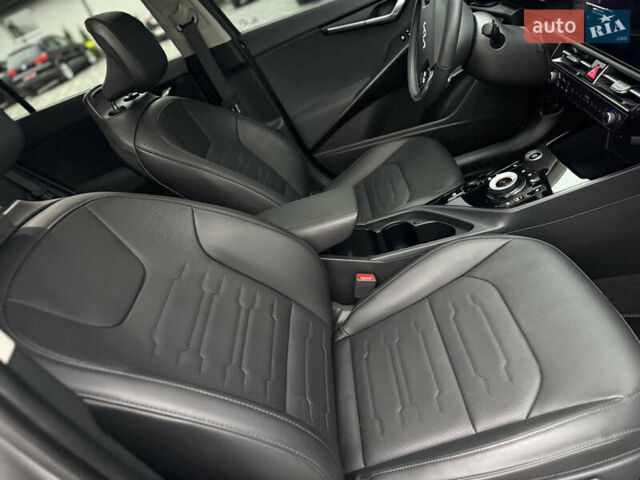 Серый Киа Niro, объемом двигателя 0 л и пробегом 54 тыс. км за 26700 $, фото 50 на Automoto.ua