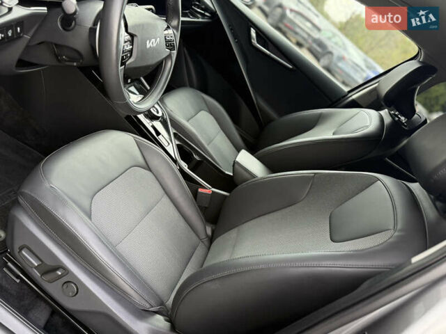 Сірий Кіа Niro, об'ємом двигуна 0 л та пробігом 35 тис. км за 23900 $, фото 46 на Automoto.ua