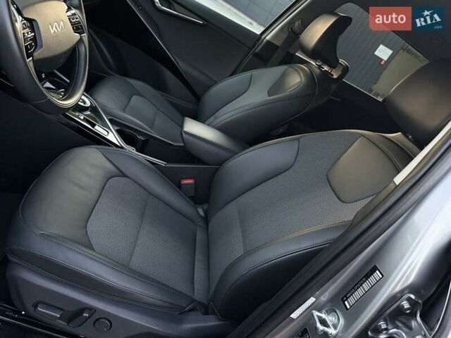 Серый Киа Niro, объемом двигателя 0 л и пробегом 118 тыс. км за 21999 $, фото 30 на Automoto.ua