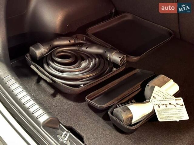 Серый Киа Niro, объемом двигателя 0 л и пробегом 32 тыс. км за 27700 $, фото 39 на Automoto.ua