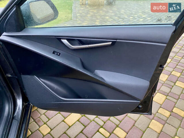 Серый Киа Niro, объемом двигателя 0 л и пробегом 122 тыс. км за 24500 $, фото 42 на Automoto.ua