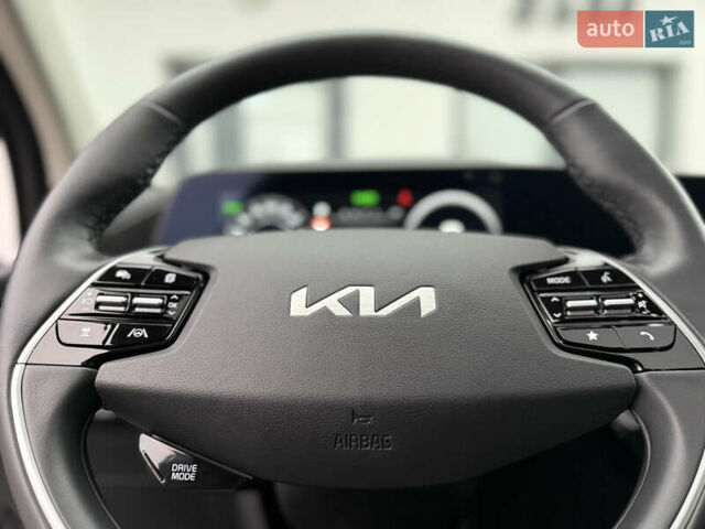 Серый Киа Niro, объемом двигателя 0 л и пробегом 54 тыс. км за 26700 $, фото 72 на Automoto.ua